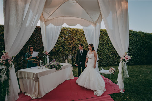 Emilia López. Oficiante de Bodas