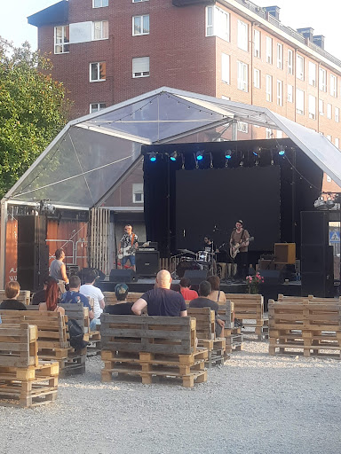 Kuivi / Almacenes