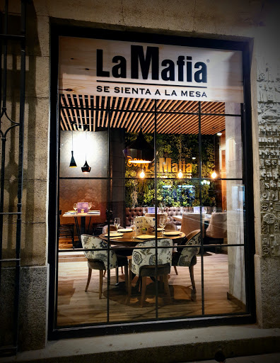 La Mafia se sienta a la mesa - Zamora