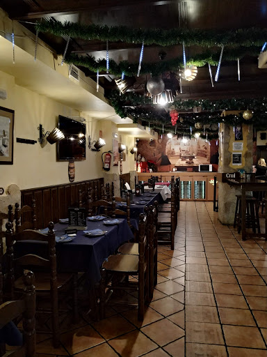 Mesón el Tostón (Para reservas llame de jueves a domingo)