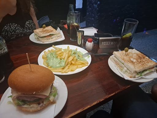 Pub La Araña Restaurante Arte y Musica